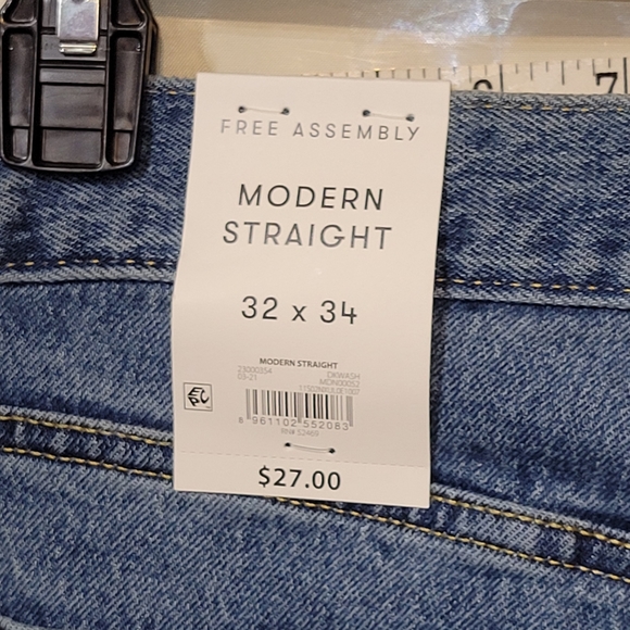 Free Assembly Jeans - Picture 5 of 6